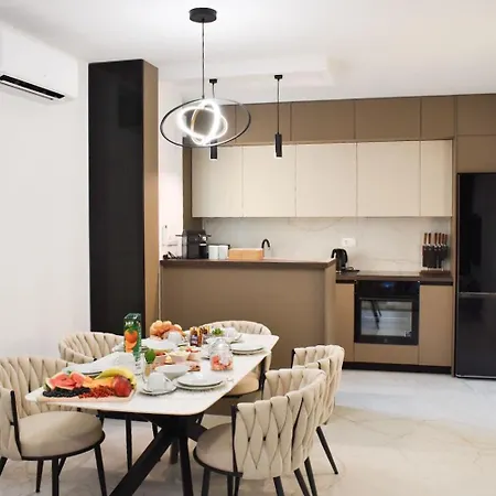 Worldwide Apartment *