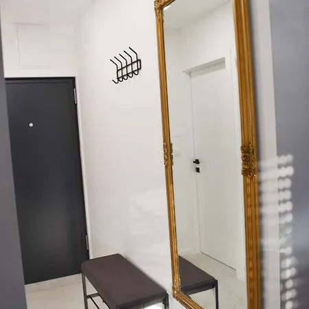 Worldwide Apartment Split