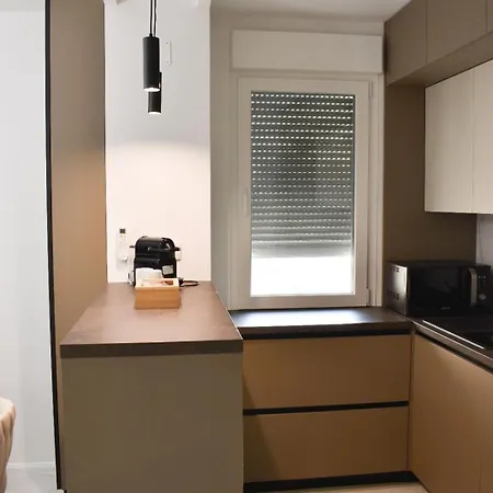 Worldwide Apartment *